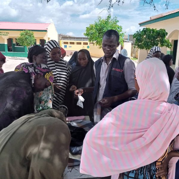 7. facilitator teaching participants cutting for resuable pads